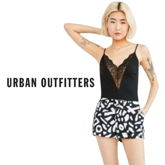 Urban Outfitters Pants - Urban Outfitters Alice + UO Black and White Eilis Geo Print Shorts - Size 10